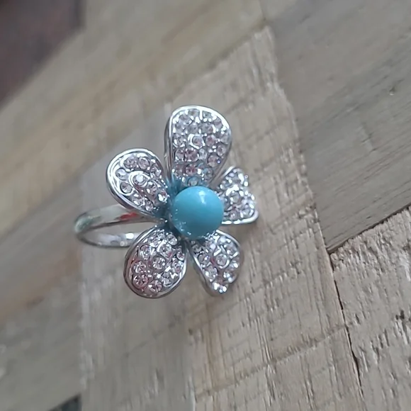 Flower Ring Size 9 - Picture 3 of 7